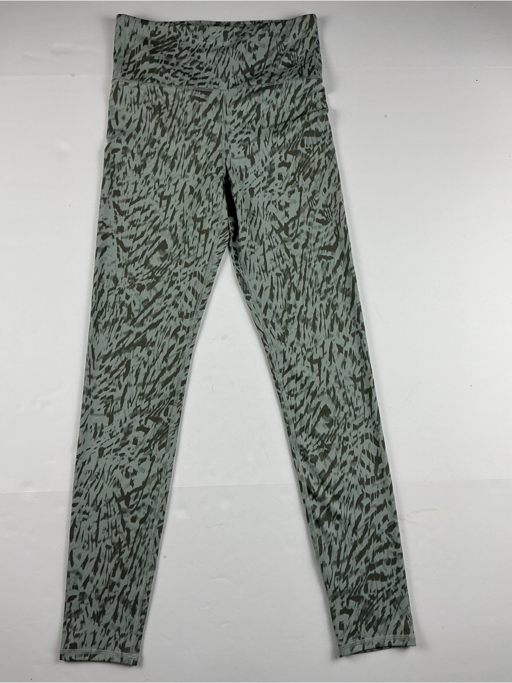 GAP Sky High Legging in Light Green and Olive Print